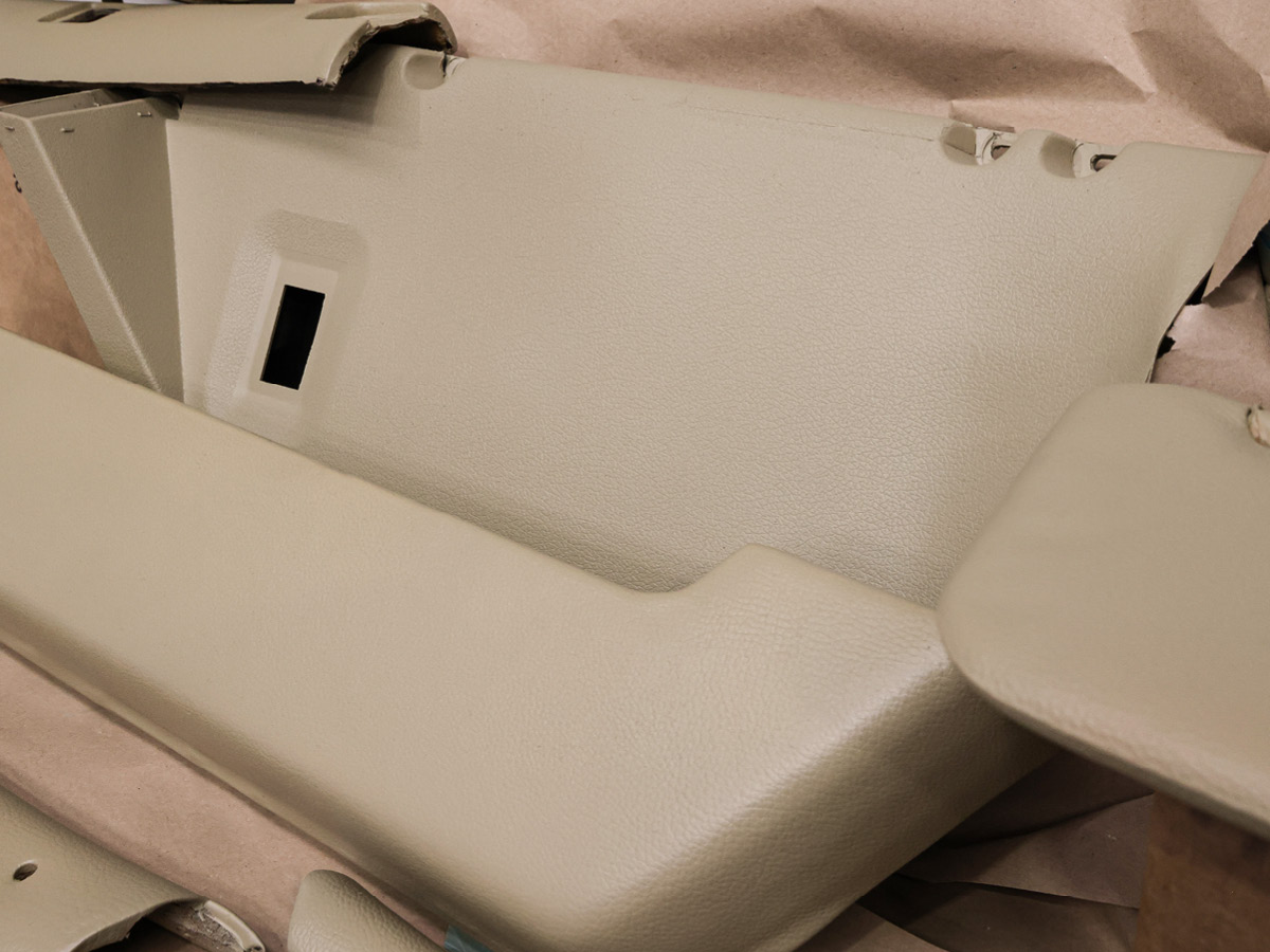 1979 Mercedes-Benz 350SL Leather painting4